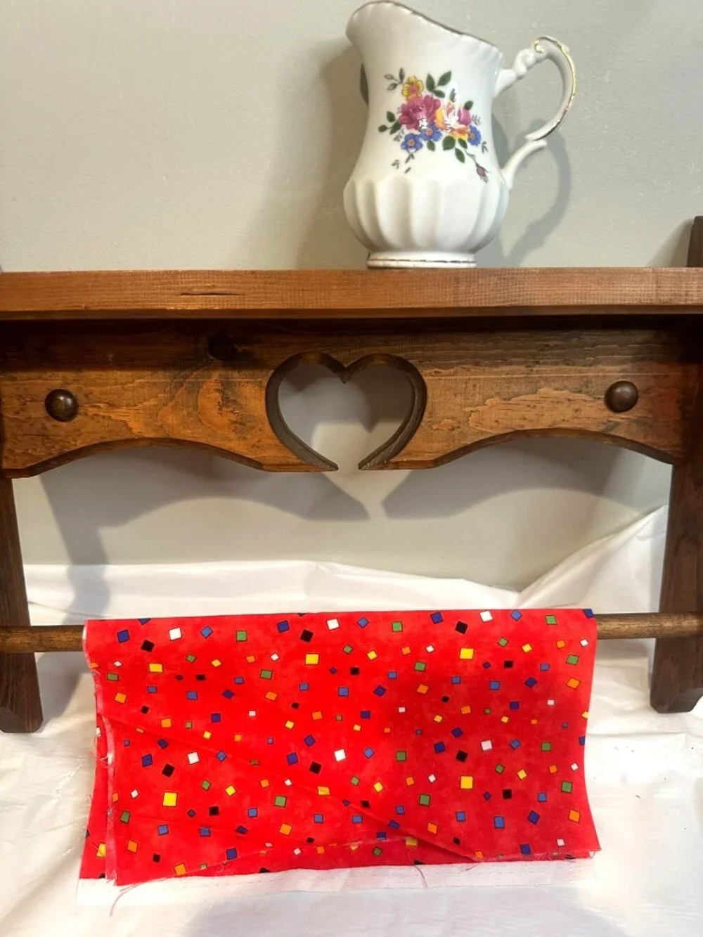 Wooden Heart Shelf Design Wall-Mounted Towel Rack Farmhouse Cottage Core